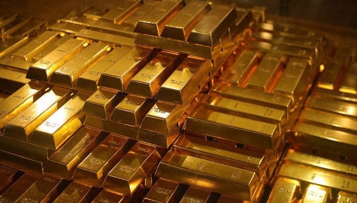Золотые слитки для банковского хранения весом 400-тройских унций или 12,4 кг. 