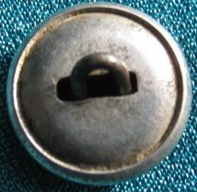 Пуговица РККА образца 1924 года изготовленная из алюминия с крупной шагренью.