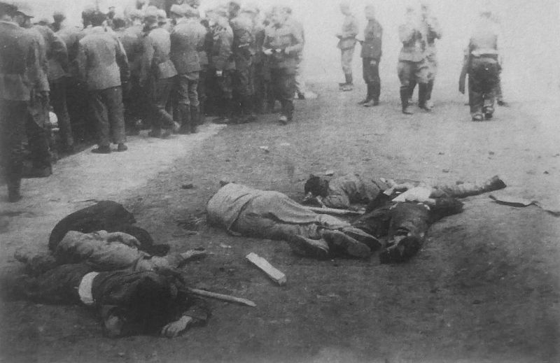 Евреи, убитые во время погрома в Тернополе. Июль 1941 г.