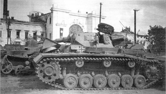 Разбитая бронетехника. 1941 г. 