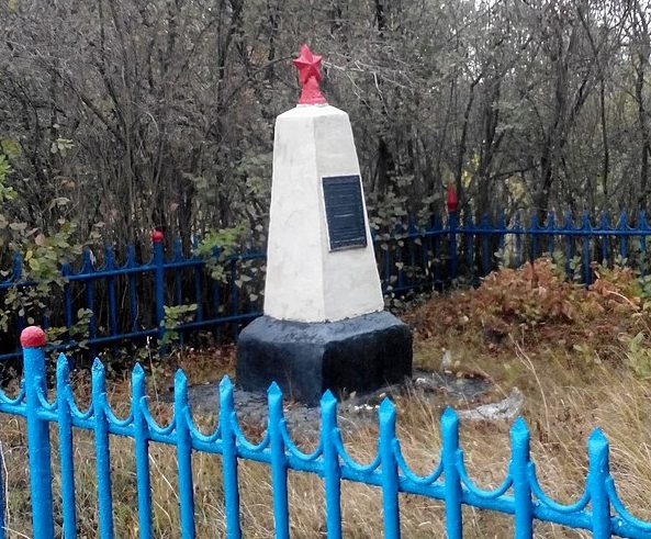 г. Лохвица. Братская могила советских воинов на городском кладбище.