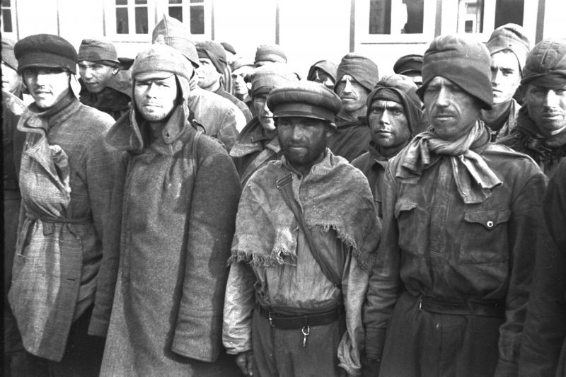 Советские военнопленные, прибывшие в концлагерь Маутхаузен. Октябрь 1941 г.