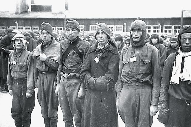 Советские военнопленные в концлагере Маутхаузен. Октябрь 1941 г.
