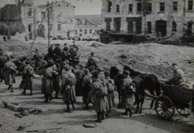 Красная Армия входит в город. Апрель 1944 г. 