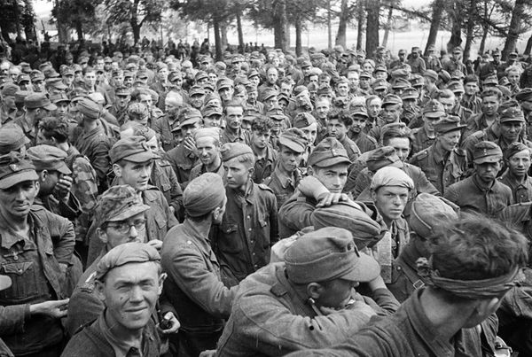 Немецкие военнопленные у Тарнополя. Май 1944 г. 