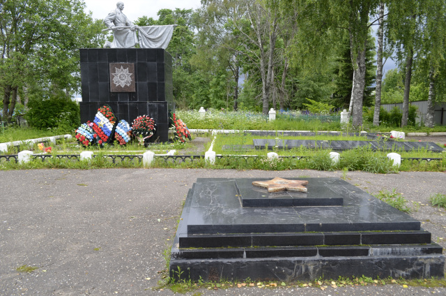 г. Бологое. Памятник на кладбище по Куженкинскому шоссе, установленный на братской могиле советских воинов.
