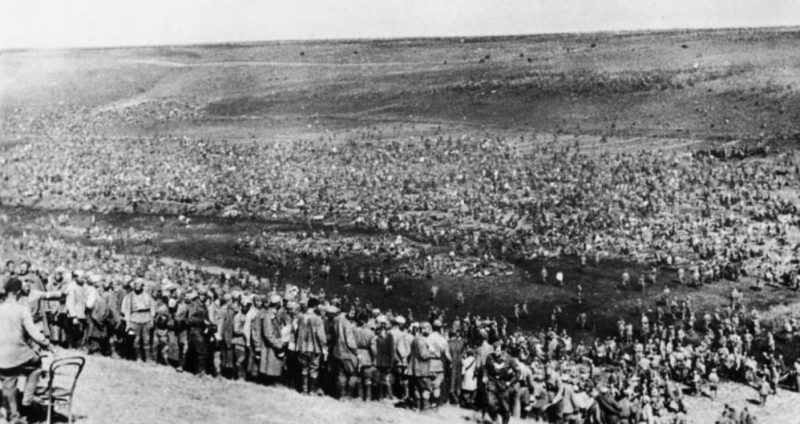 Лагерь военнопленных у Севастополя. Лето 1942 г.