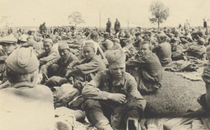 Лагерь военнопленных в Украине. 1942 г.