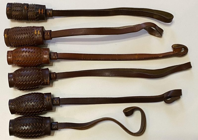 Кожаные темляки образца 1940 года к кавалерийской шашке РККА образца 1927 года.