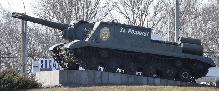 г. Кременчуг. САУ ИСУ-152 - памятный знак воинам-освободителям механизированных частей.