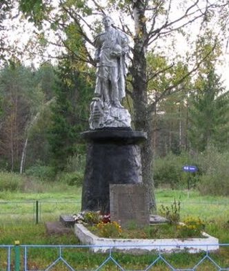 д. Ордынок Жарковского р-на. Памятник, установленный на братской могиле советских воинов.