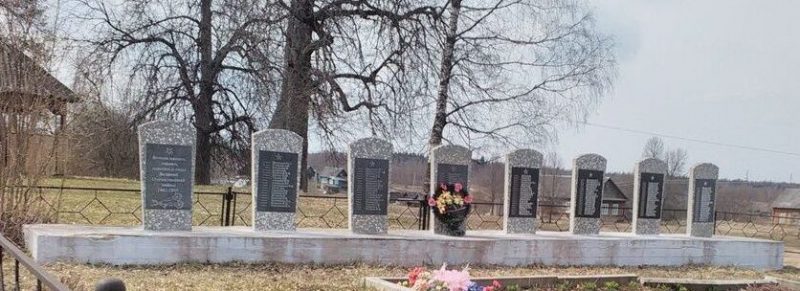 д. Бибирево Западнодвинского городского округа. Памятник, установленный на братской могиле советских воинов.