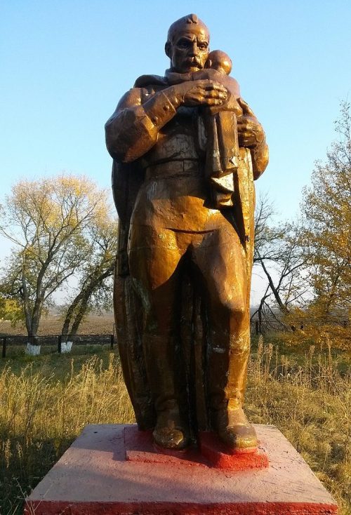 с. Галущина Гребля Новосанжарского р-на. Памятник погибшим воинам-землякам, установленный в 1967 году.
