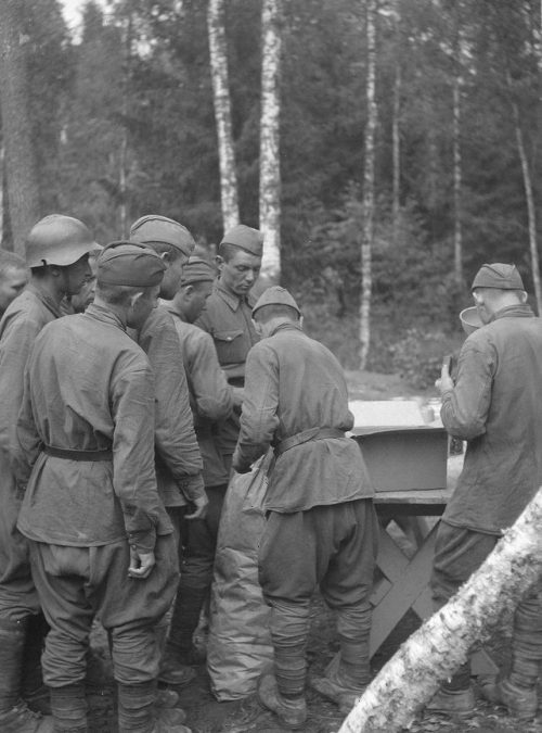 Советские военнопленные на работах у финнов. 1942 г.