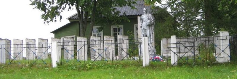 д. Севостьяново Западнодвинского городского округа. Памятник, установленный на братской могиле советских воинов.