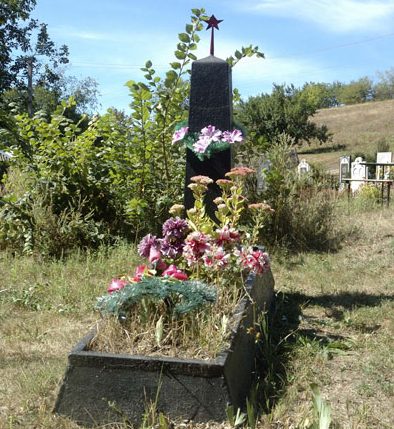 с. Омельник Кременчугского р-на. Могила не известного солдата на сельском кладбище.