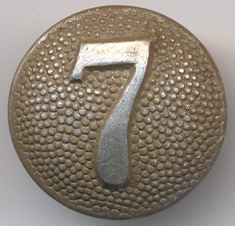 Погонная пуговица с номером роты Вермахта «7», диаметром 19 мм, изготовленная из алюминия. 