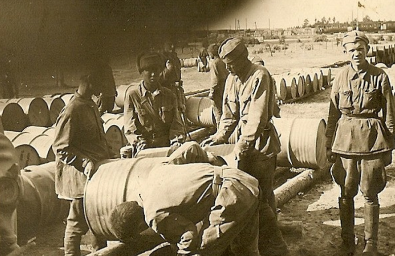 Пленные на работах. 1943 г.