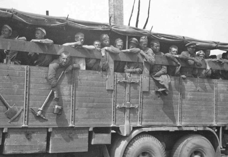 Перевозка военнопленных. 1943 г.