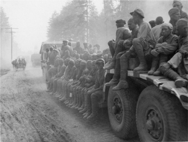 Перевозка военнопленных. 1943 г.