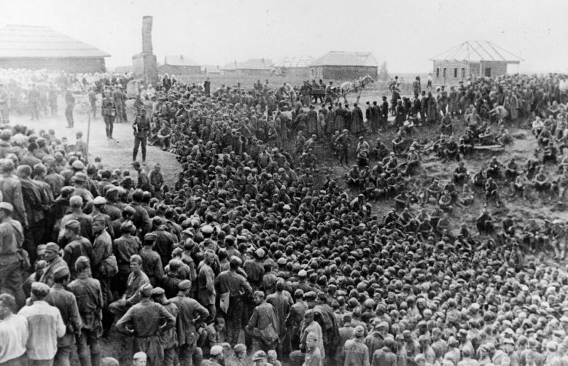 Колонна военнопленных под Смоленском. Сентябрь 1941 г.