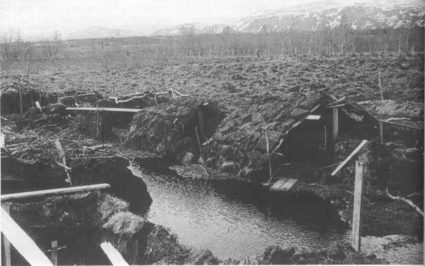 Землянки советских военнопленных в Тремзё. Северная Норвегия, 1944 г.