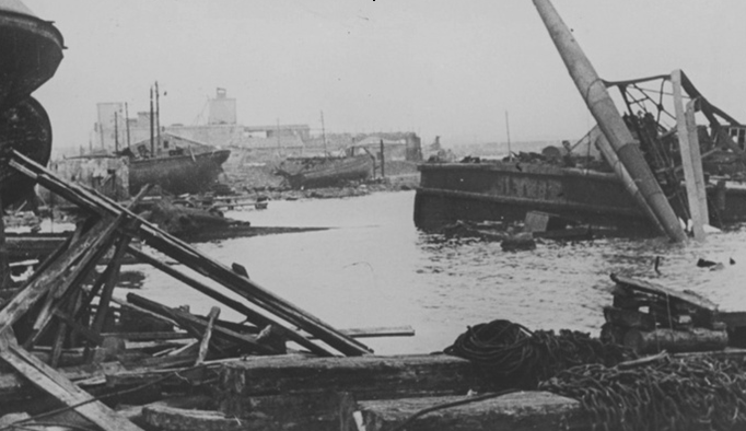 Вид на Керченский порт после захвата города немецкими войсками.