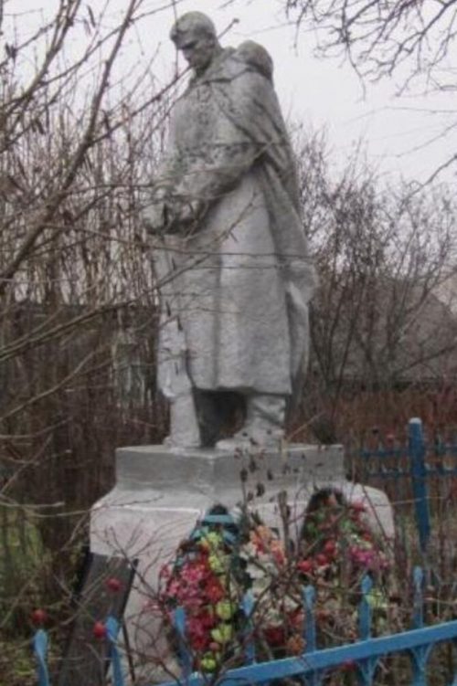 д. Благинино Зубцовского р-на. Памятник, установленный на братской могиле советских воинов.
