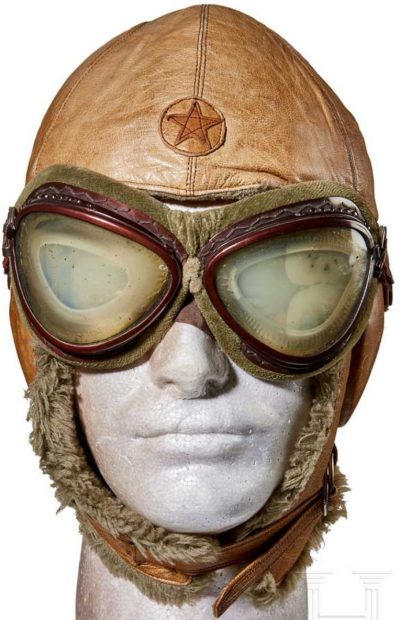 Зимний кожаный шлемофон с очками.