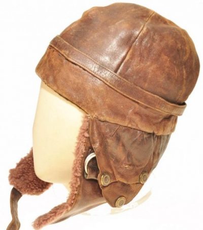 Зимний кожаный шлем.