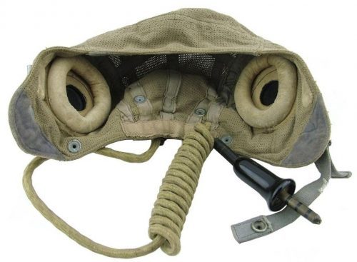 Шлемофоны летние из ткани Aertex типа Е были выпущены в 1943 году на смену типа D и первоначально предназначались для использования в авиации береговой охраны.