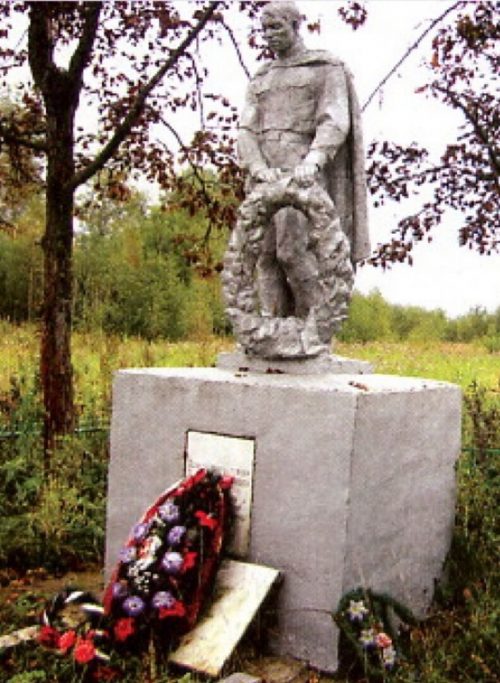 д. Мигуново Ржевского р-на. Памятник, установленный на братской могиле советских воинов.