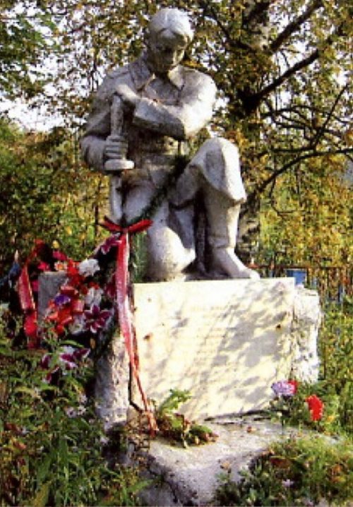 д. Мончалово Ржевского р-на. Памятник, установленный на братской могиле советских воинов.