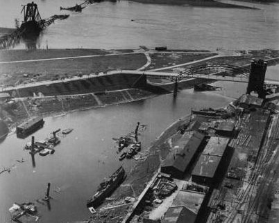 Разрушенный порт на Рейне. Октябрь 1944 г.