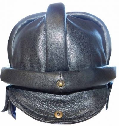 Шлем образца 1931 года из кожи.