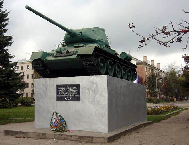 г. Ржев. Памятник воинам-танкистам, погибшим в боях за Ржев, установленный в 1967 году в честь 25-летия освобождения города частями 6-го танкового корпуса 23 июля 1942 года.