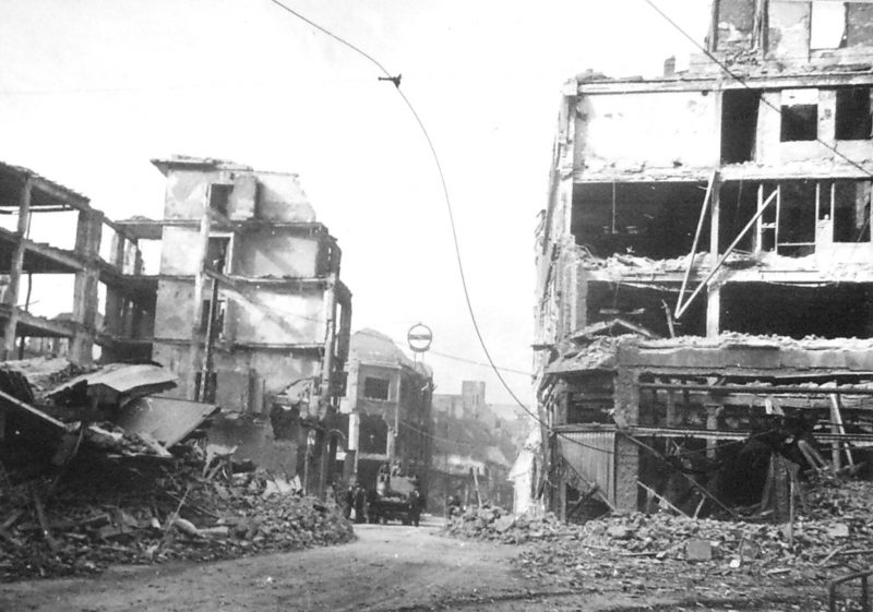 Городские улицы после расчистки завалов. Октябрь 1944 г.
