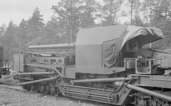 Железнодорожная артиллерийская установка ТМ-1-180 на службе финнов. Полуостров Ханко 1942 г. 