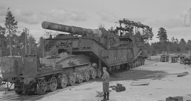 Железнодорожная артиллерийская установка ТМ-3-12 калибром 305-мм на службе финнов. Полуостров Ханко 1942 г. 