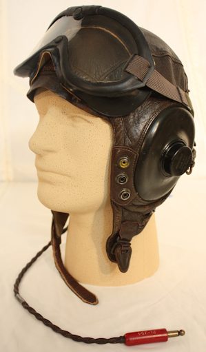 Кожаный шлемофон В-8 для пилотов бомбардировщиков и истребителей.