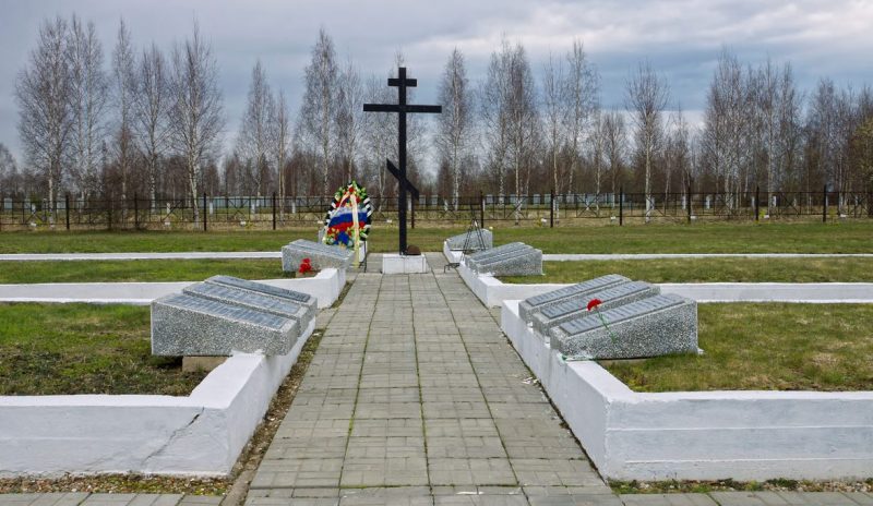 Братские могилы советских воинов.