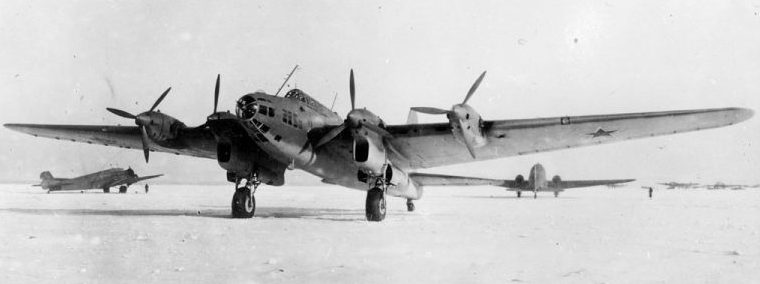 Тяжелый бомбардировщик Пе-8 (ТБ-7). 1942 г.
