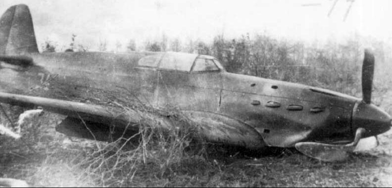 Як-1 старшего лейтенанта Пучкова после вынужденной посадки. 8-й ИАП ВВС ЧФ. 30 декабря 1942 г.