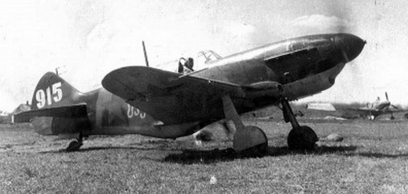 Истребитель ЛАГГ-3 перед взлетом. 1942 г.