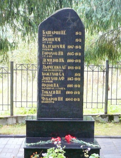 п. Эммаус Калининского р-на. Братская могила воинов 375-й стрелковой дивизии.