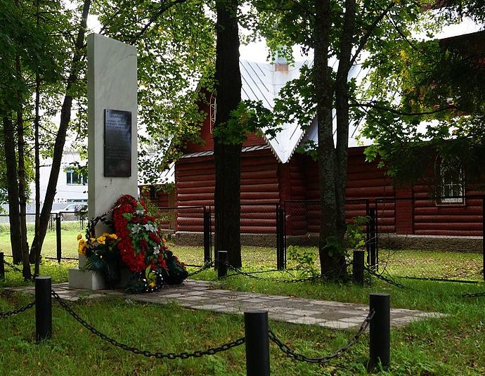 д. Нерль Калязинского р-на. Братские могилы советских воинов. 