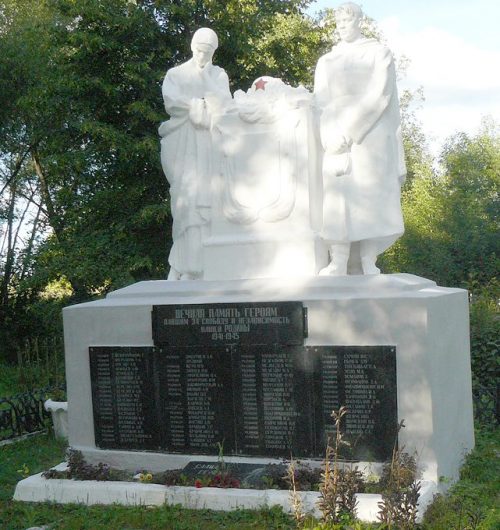 г. Кашин. Памятник, установленный в 1950 году у братских могил воинов умерших в госпиталях №1159, №1502, №1994 и № 2476.