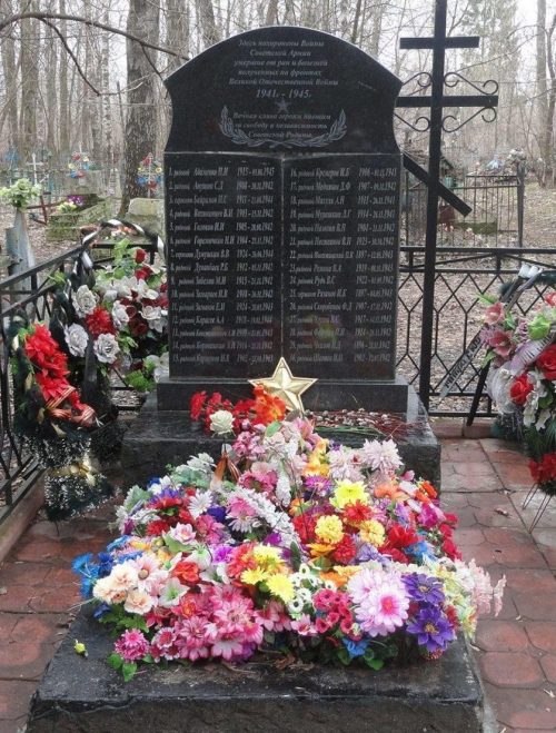 г. Кимры. Братская могила советских воинов, умерших в госпиталях от ран и болезней в годы войны.