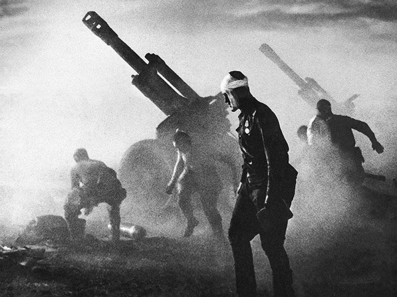 152-мм гаубицы образца 1943 года (Д-1) в Белоруссии. 1944 г. 