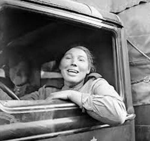 Женщина-шофер 171 озад рядовая С.И. Телегина. 1945 г.